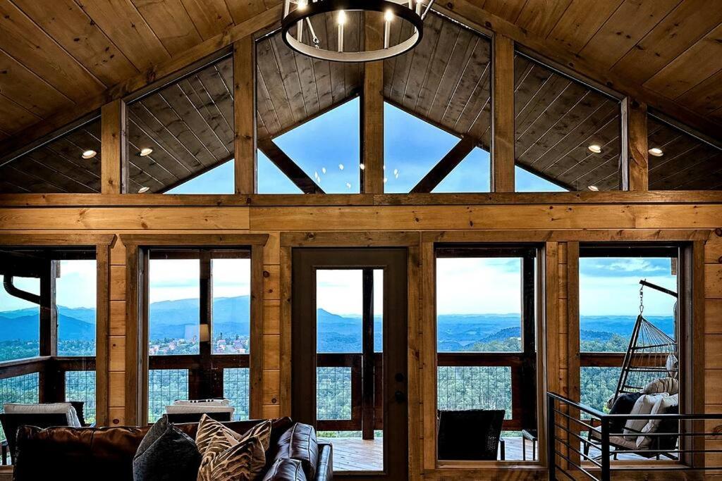 New Luxury Cabin With Stunning Mountainviews,Hottub, Firepit, Fireplace,2 Kingbeds, 2 Covereddecks,Bbqgrill, Shuffleboard And Pool Access Sevierville Exterior foto